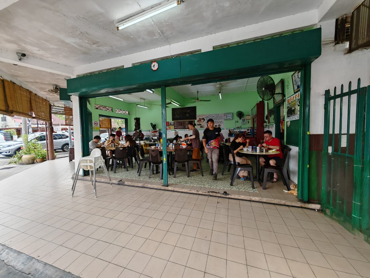 best travel magazine asia, travel asia, where to eat in Malaysia, where to eat in Melaka, what to eat in Melaka, recommended food in Melaka, recommended restaurants in Melaka, foodie Melaka, must eat in Melaka, recommended food places in Melaka, restoran hing loong, Hing Loong Restaurant, Hing loong Taiwan beef noodles, best beef noodles in Melaka, delicious foods in melaka