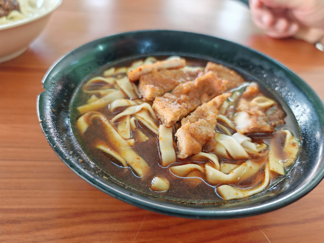 best travel magazine asia, travel asia, where to eat in Malaysia, where to eat in Melaka, what to eat in Melaka, recommended food in Melaka, recommended restaurants in Melaka, foodie Melaka, must eat in Melaka, recommended food places in Melaka, restoran hing loong, Hing Loong Restaurant, Hing loong Taiwan beef noodles, best beef noodles in Melaka, delicious foods in melaka