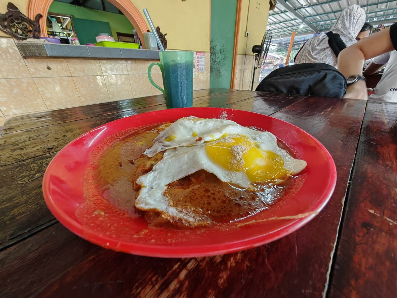 best travel magazine asia, travel asia, where to eat in Malaysia, where to eat in Melaka, what to eat in Melaka, recommended food in Melaka, recommended restaurants in Melaka, foodie Melaka, must eat in Melaka, recommended food places in Melaka, roti canai, roti canai kayu arang, best roti, best roti canai in melaka, Malaysia travel, Melaka travel, tourism Melaka, travel Melaka, Malaysia travel magazines