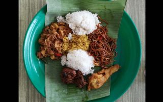 Escapy Travel, Escapy Travel Magazine, escapy travel magazine, escapy, escapy travel, Escapy Travel Pockezine, Pockezine, pockezine, pockezines, escapy travel pockezine, escapy pockezine, things to eat in Kuala Selangor, Where to eat in Kuala Selangor, Warung Ibu Nasi Ambeng, Warung Ibu, Nasi Ambeng,